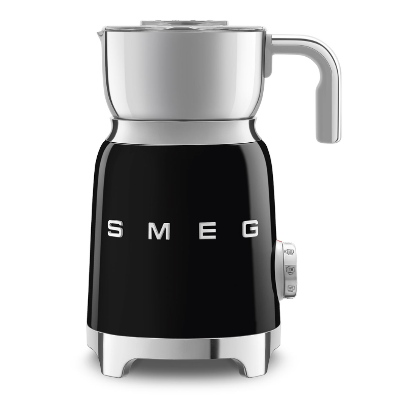 מקציף חלב SMEG MFF11 בעיצוב רטרו ירוק פסטל עם קרף נירוסטה