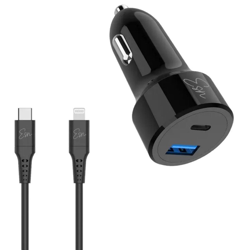 תקריב על יציאות ה-USB-C וה-USB-A במטען לרכב Essentials 43W